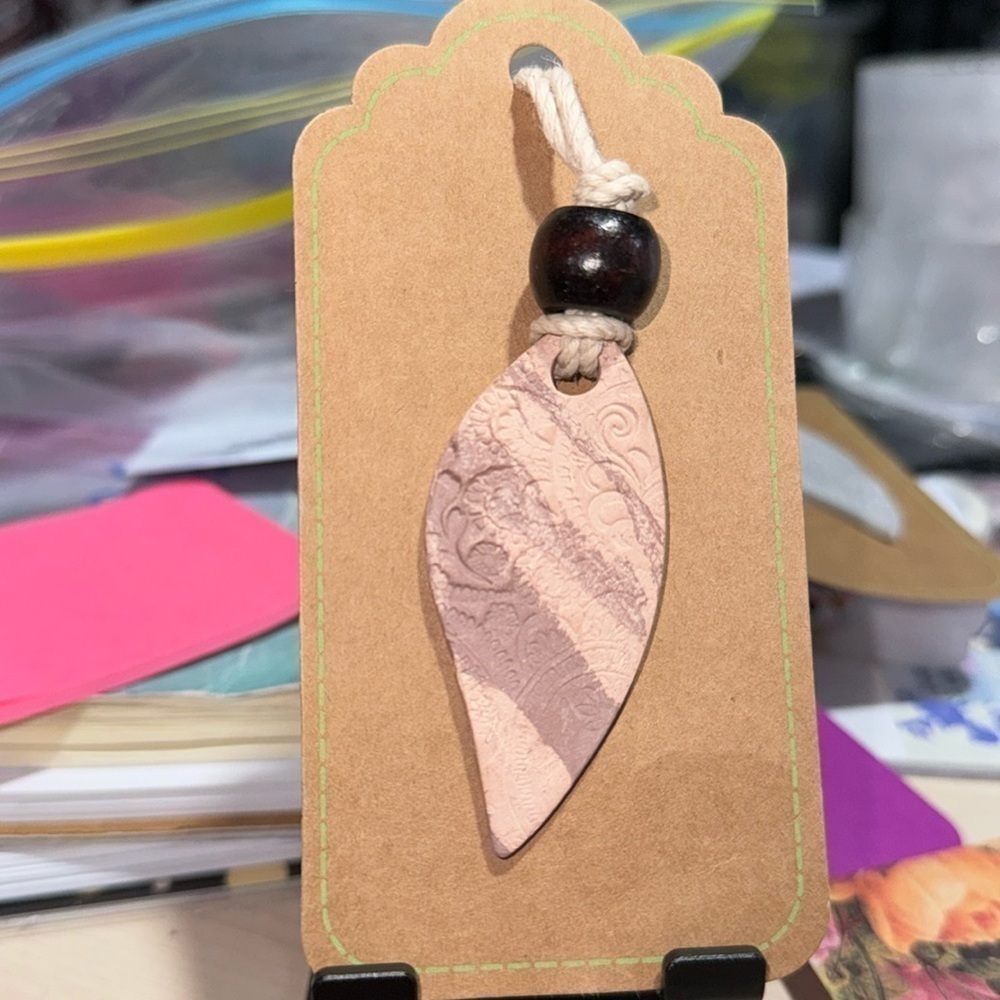 Feather Clay necklace NeW stamped‎ handmade